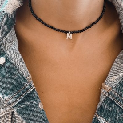 שרשרת אות חרוזי קריסטל צ'וקר אבני אוניקס שחורות עם תליון כסף 925 אות M