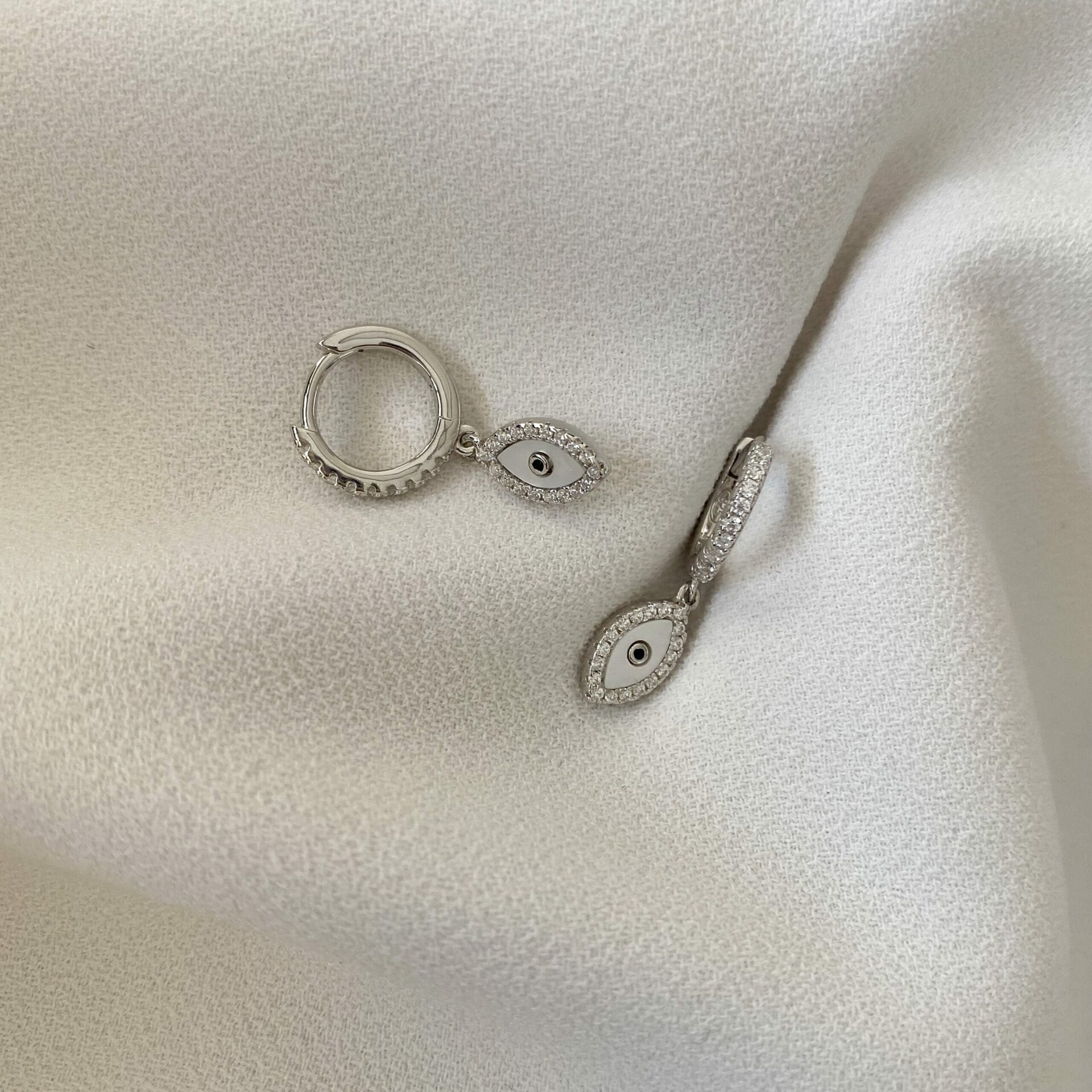 עגילי עין ליב