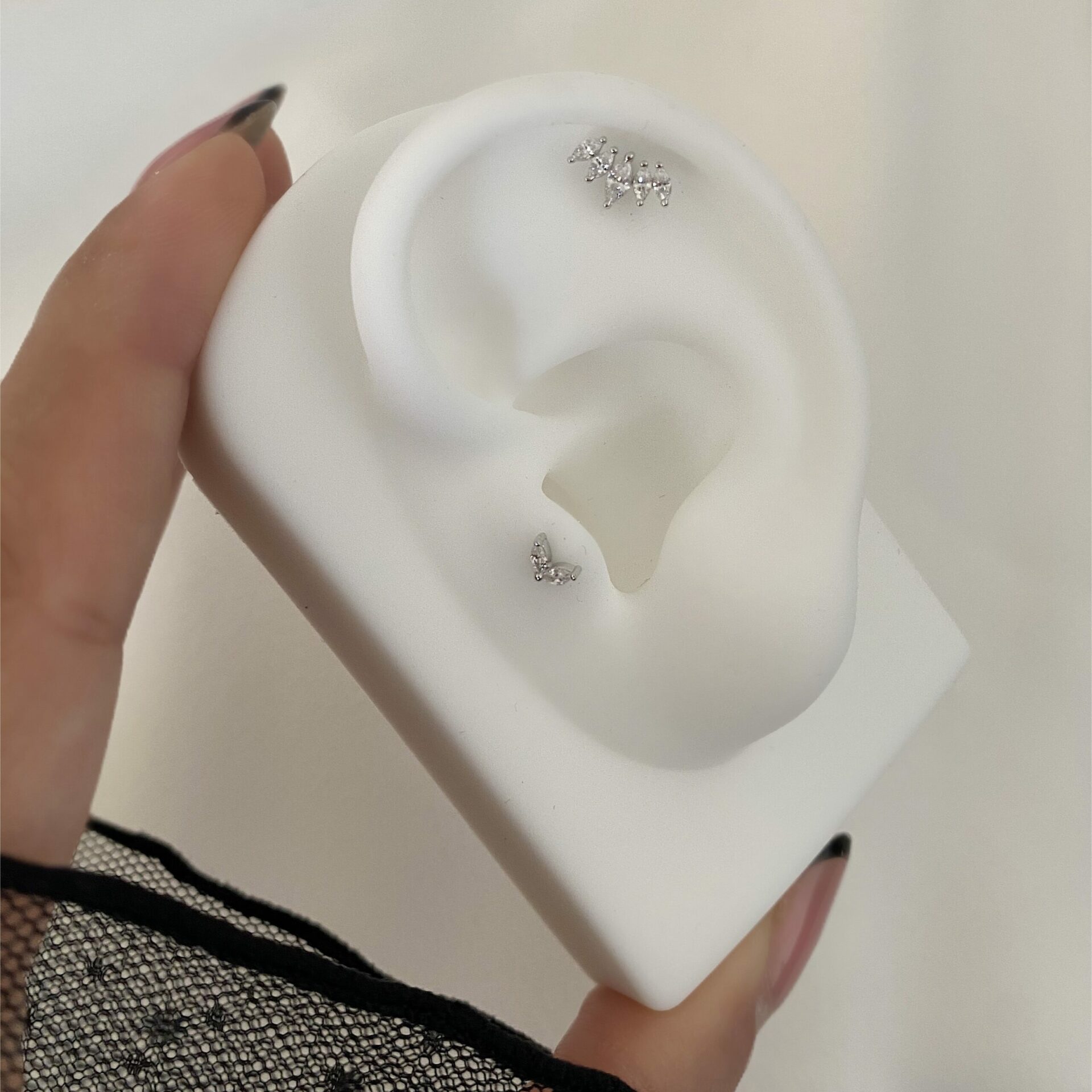 עגיל הברגה ג'ין