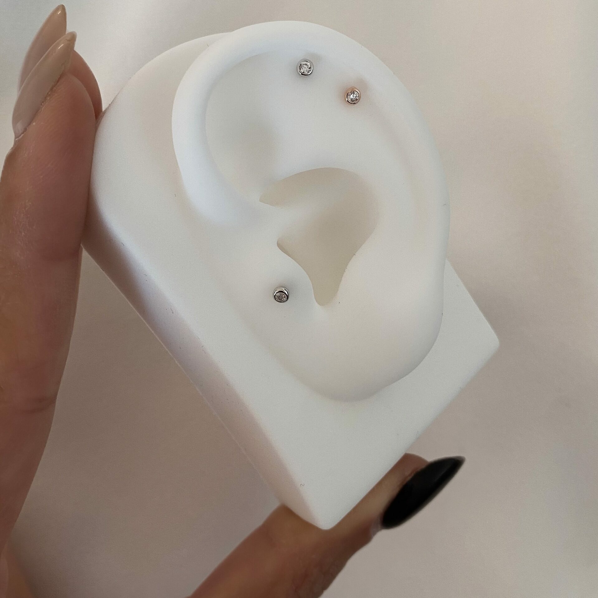 עגיל הברגה נקודה היילי כסף אמיתי 925