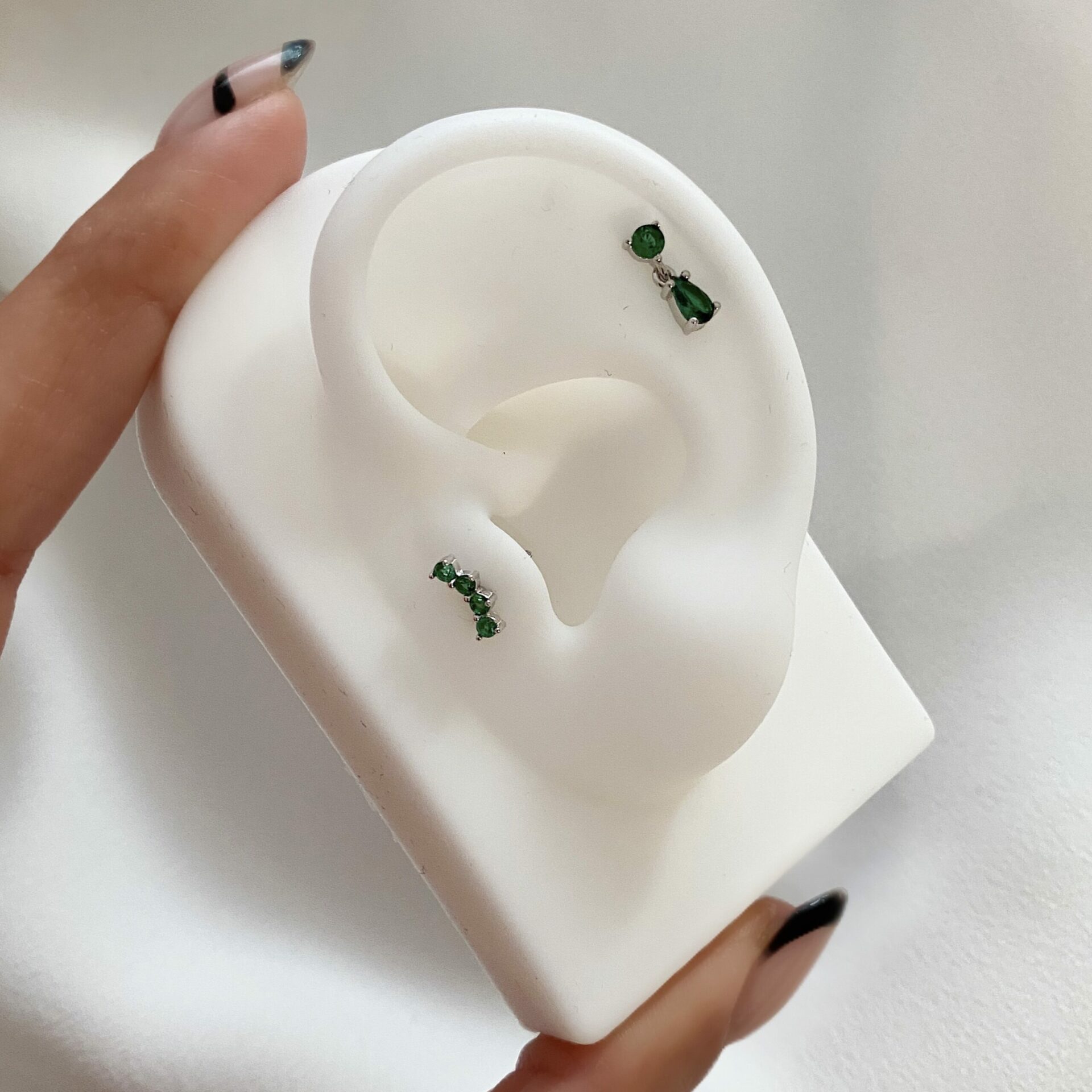 עגיל הברגה Lor