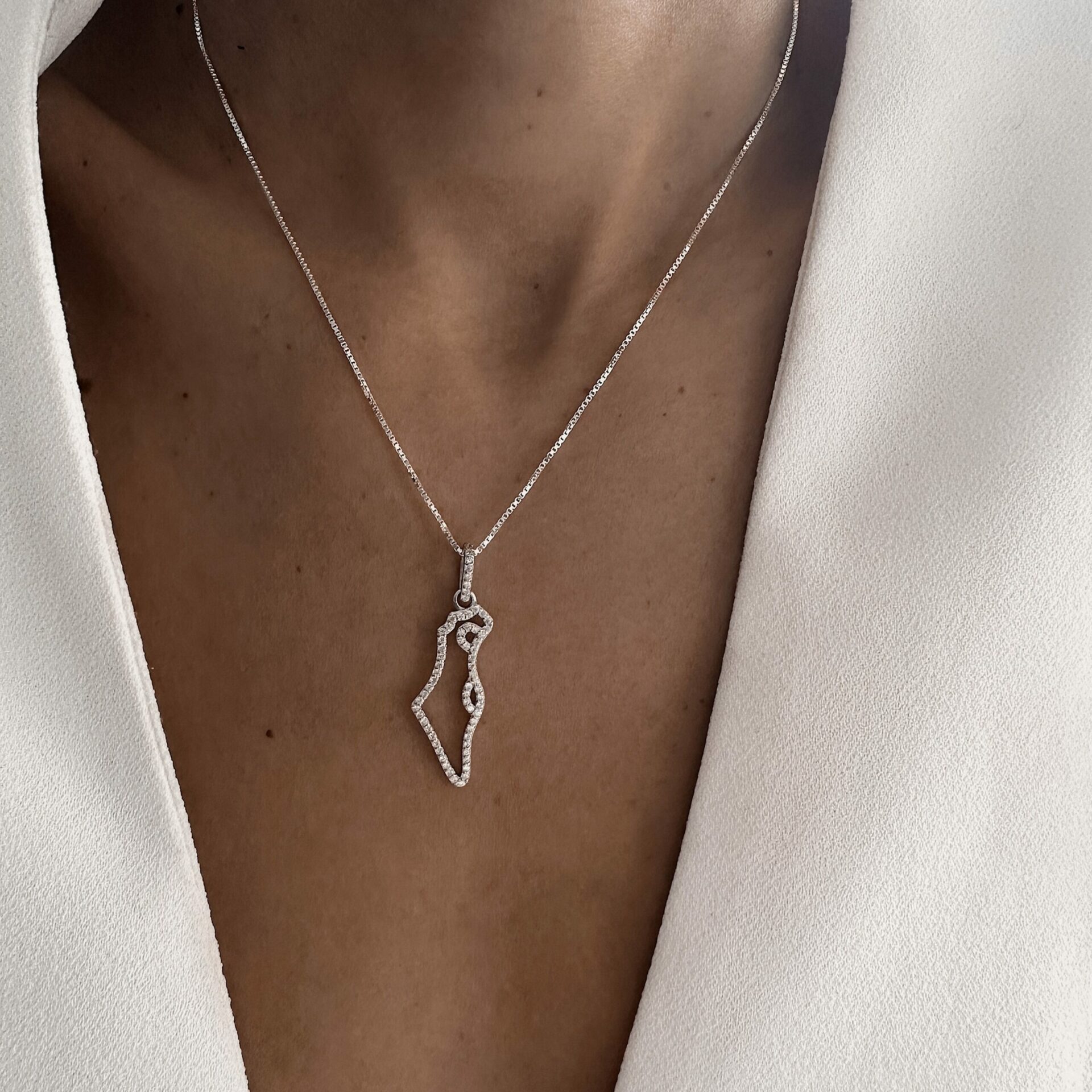 שרשרת מפת ישראל משובצת