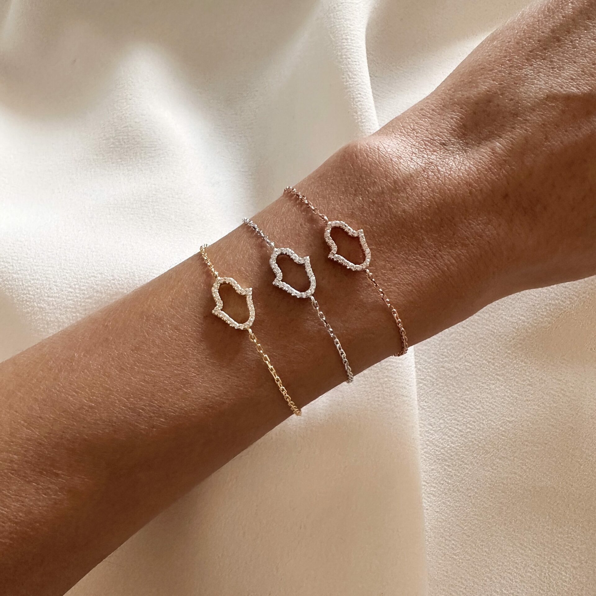 צמיד חמסה משובץ