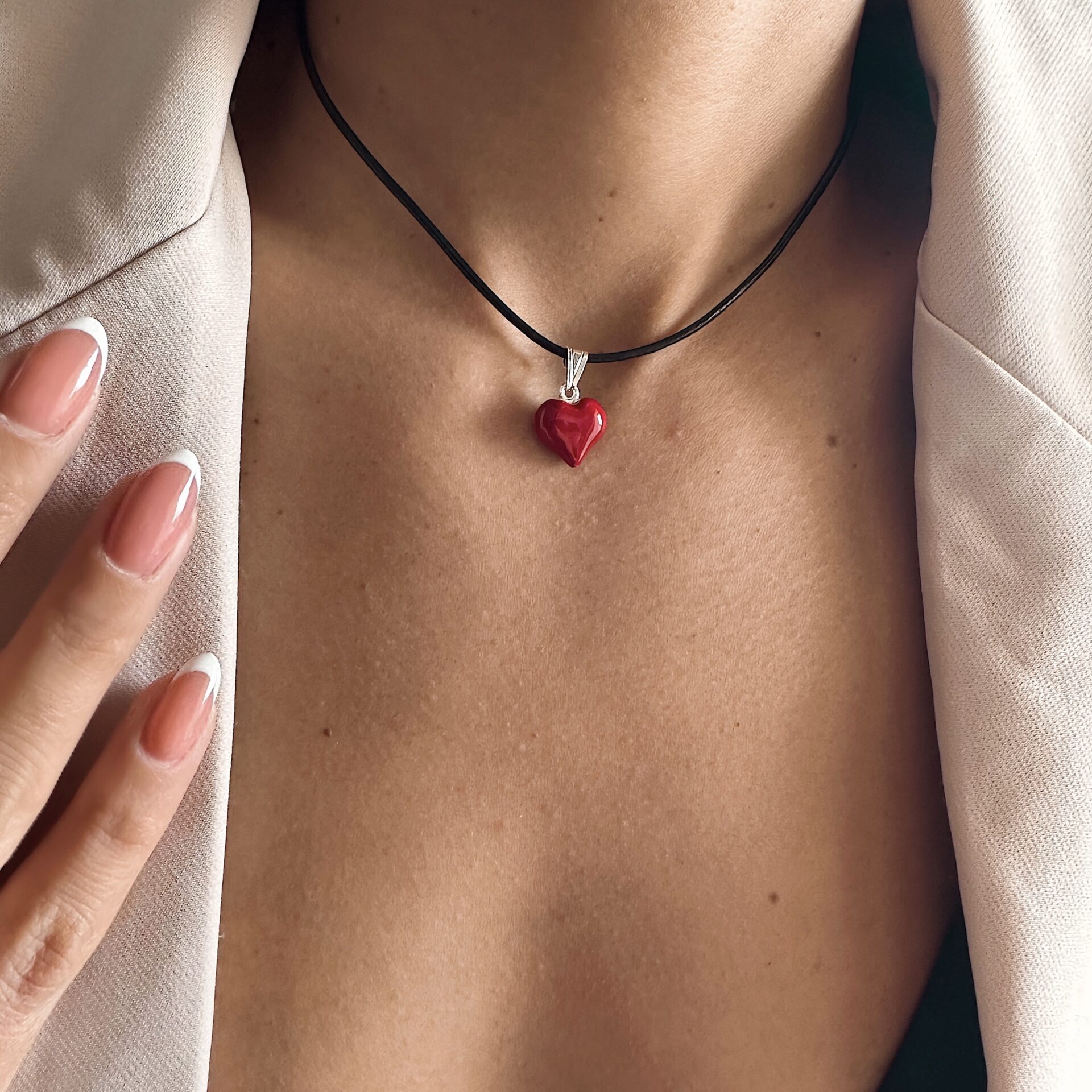 שרשרת לב אדום מעור