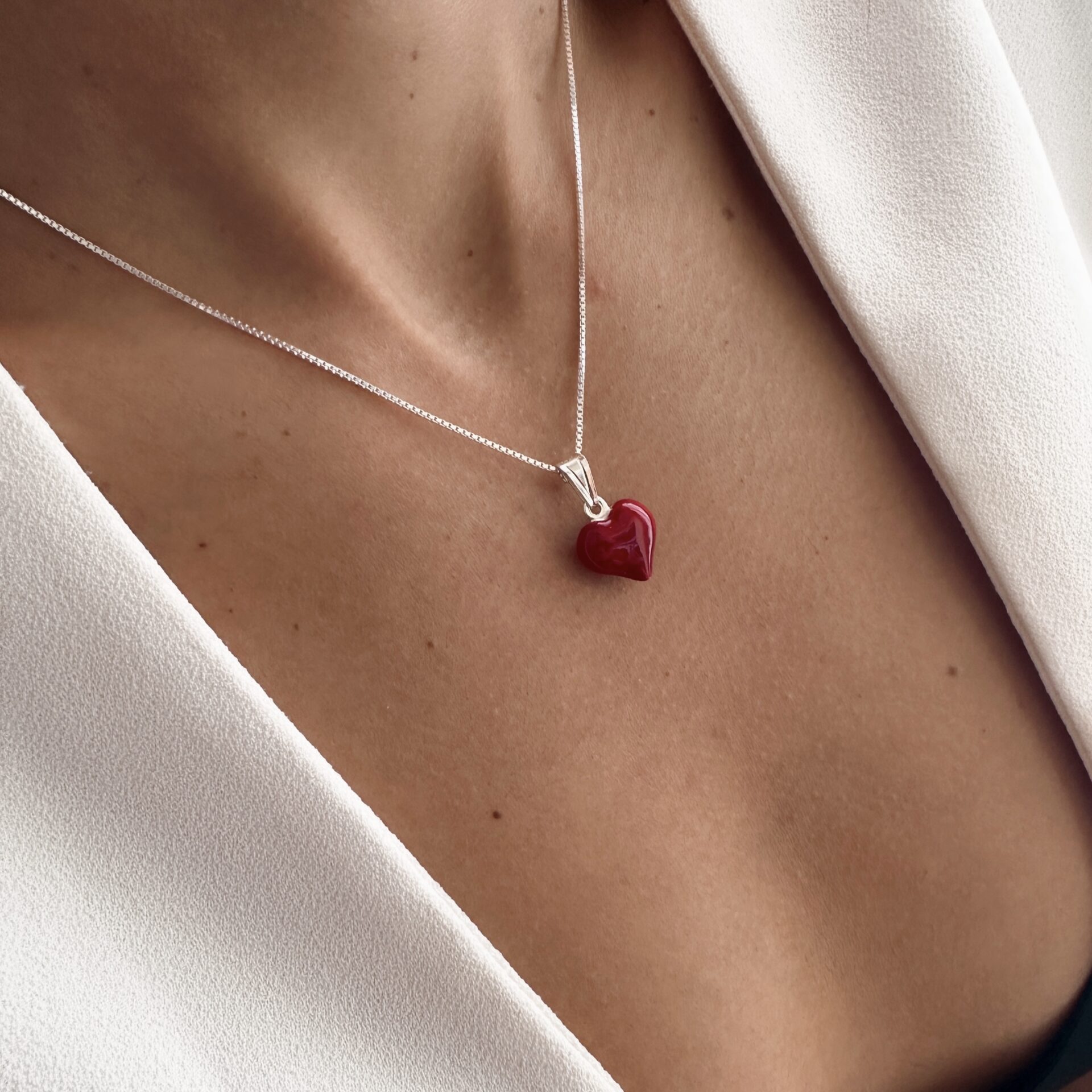 שרשרת לב אדום