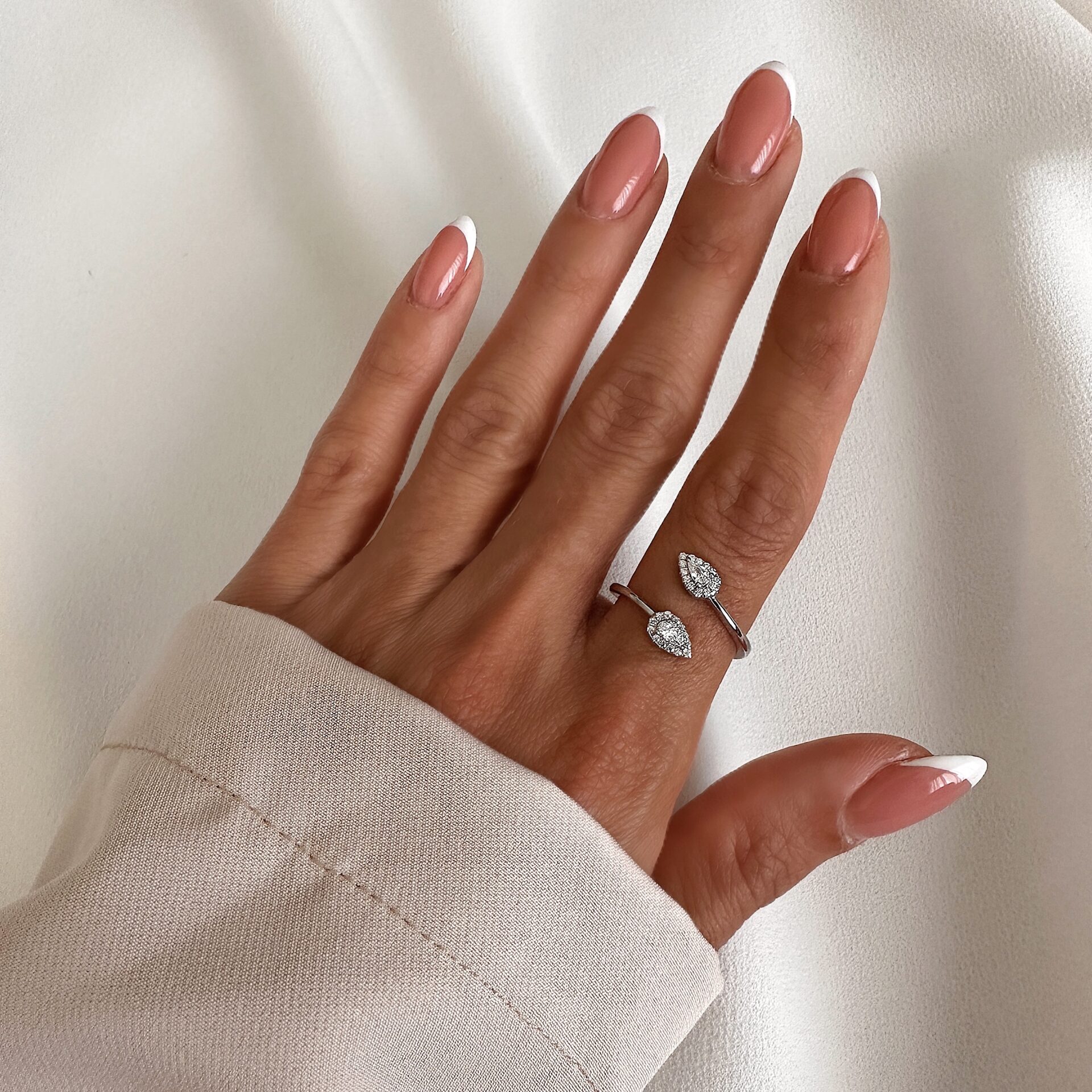 טבעת פתוחה כסף אמיתי 925 משובצת זרקונים בצורת טיפות