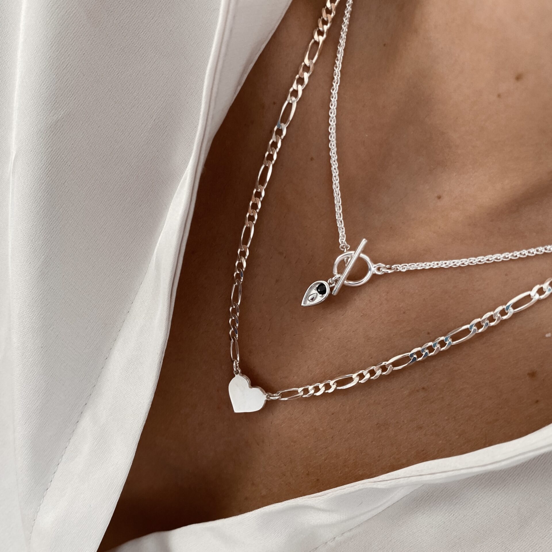 סט שרשראות הכוללת שרשרת לב אליס כסף אמיתי 925 עם תליון לב עדין ותליון עין משובצת זרקון שחור