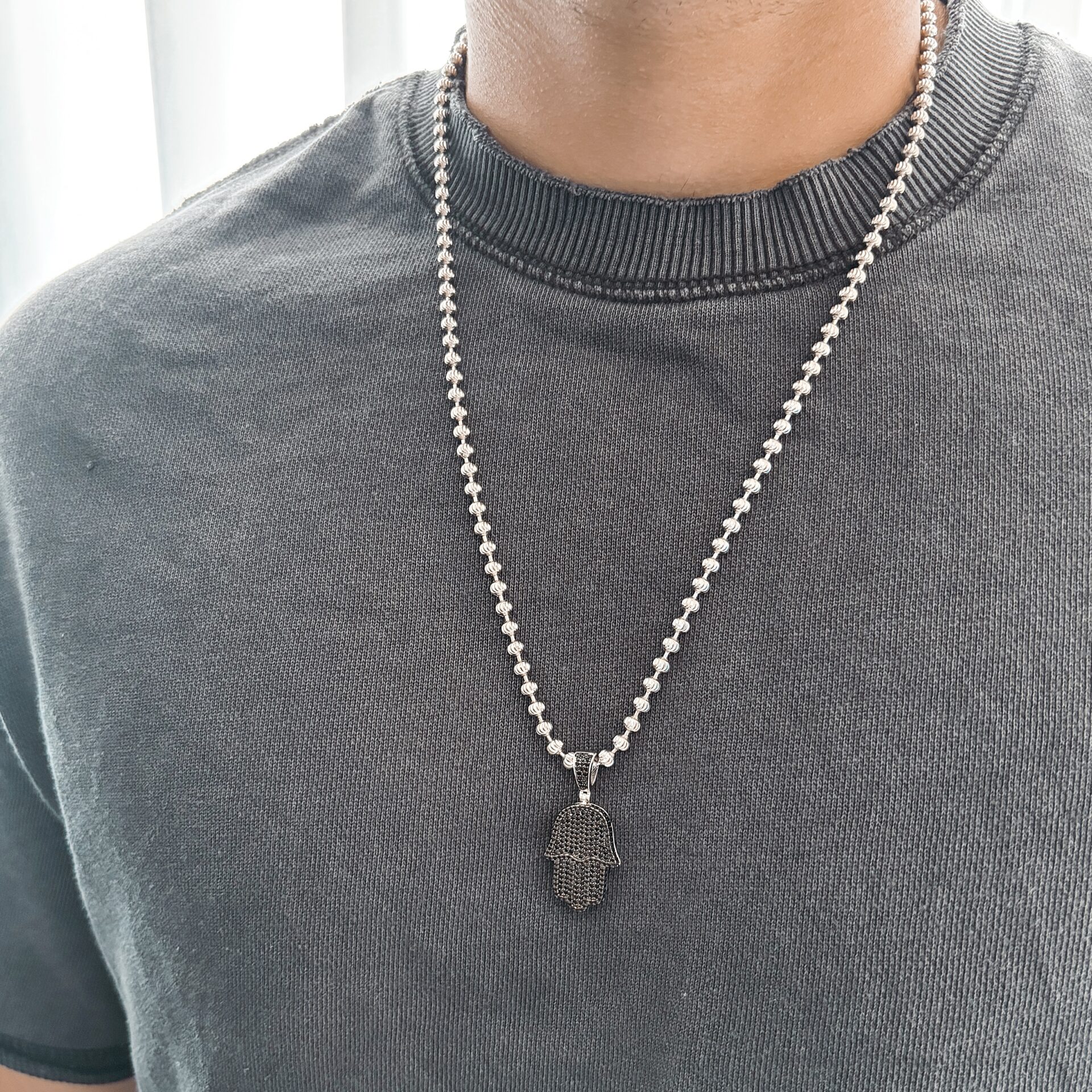 שרשרת חרוזי לייזר חמסה שיבוץ שחור כסף אמיתי 925 עם תליון חמסה שחורה משובצת