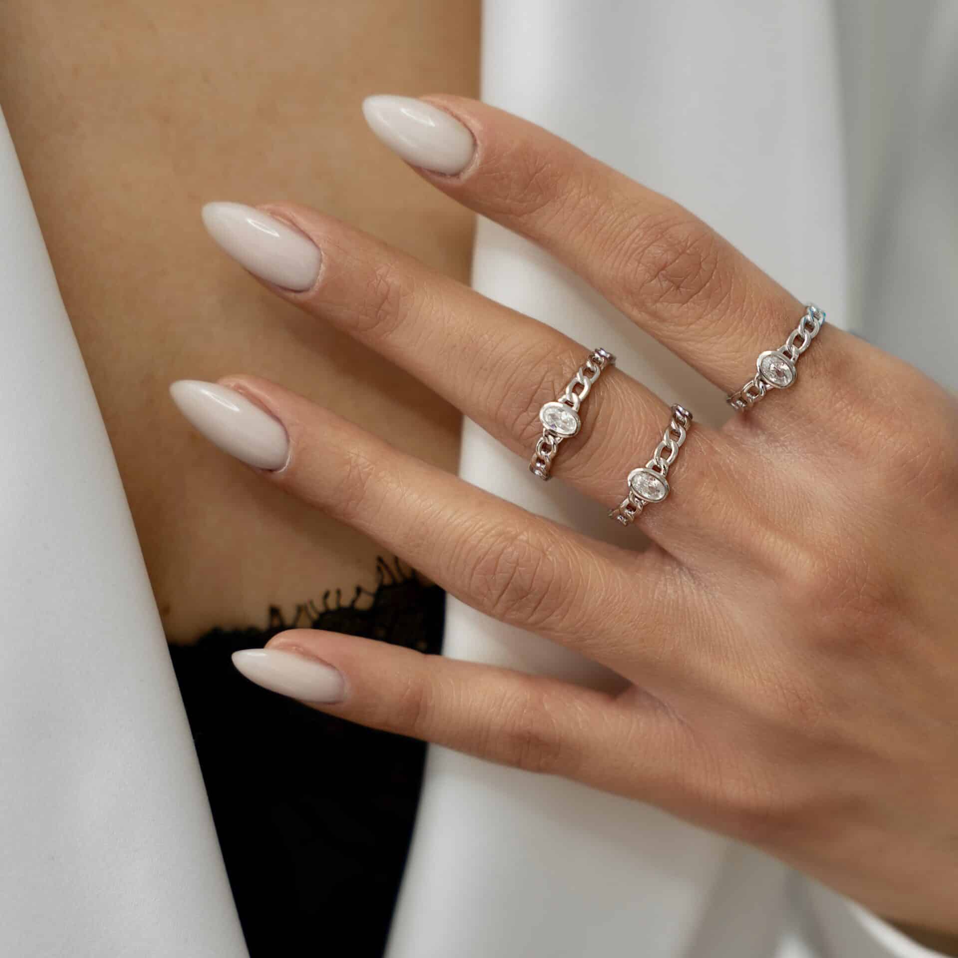 טבעת גורמט כסף אמיתי 925 עם שיבוץ אובלי באמצע בזירקון