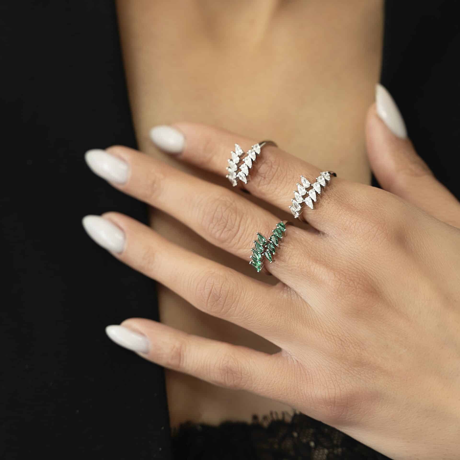 טבעת פתוחה משובצת זרקונים ירוק או לבן בצורת עלים כסף אמיתי 925