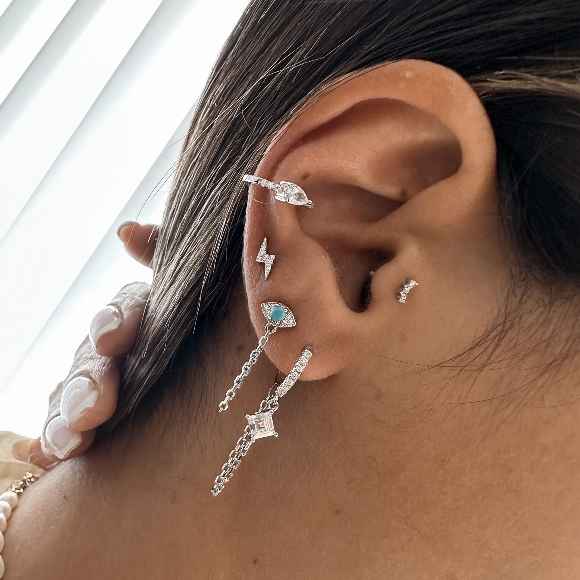 עגיל ברק משובץ