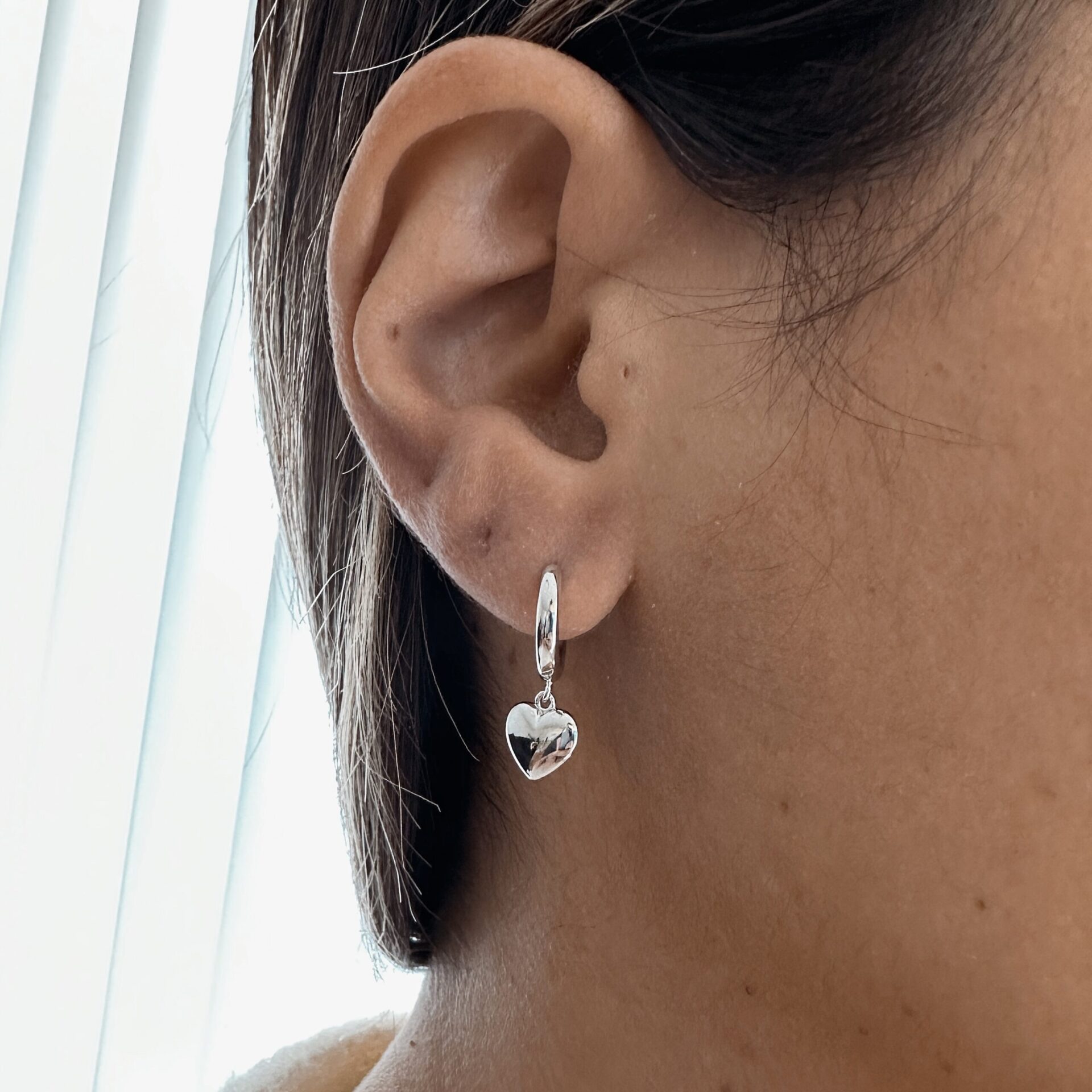 עגילי חישוק עם תליון לב תלוי כסף מבריק כסף אמיתי 925