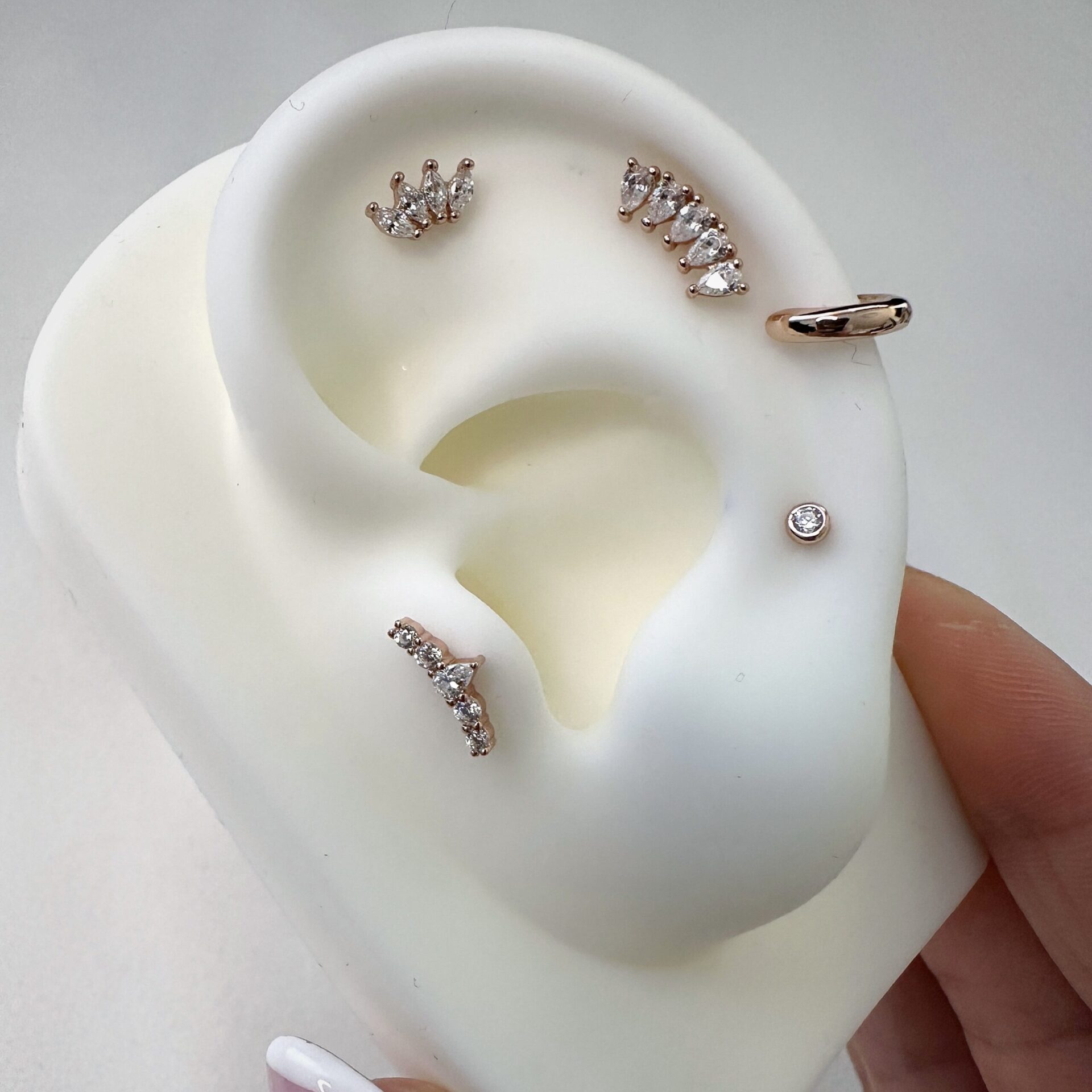 עגיל טיפות צמוד ורסנו