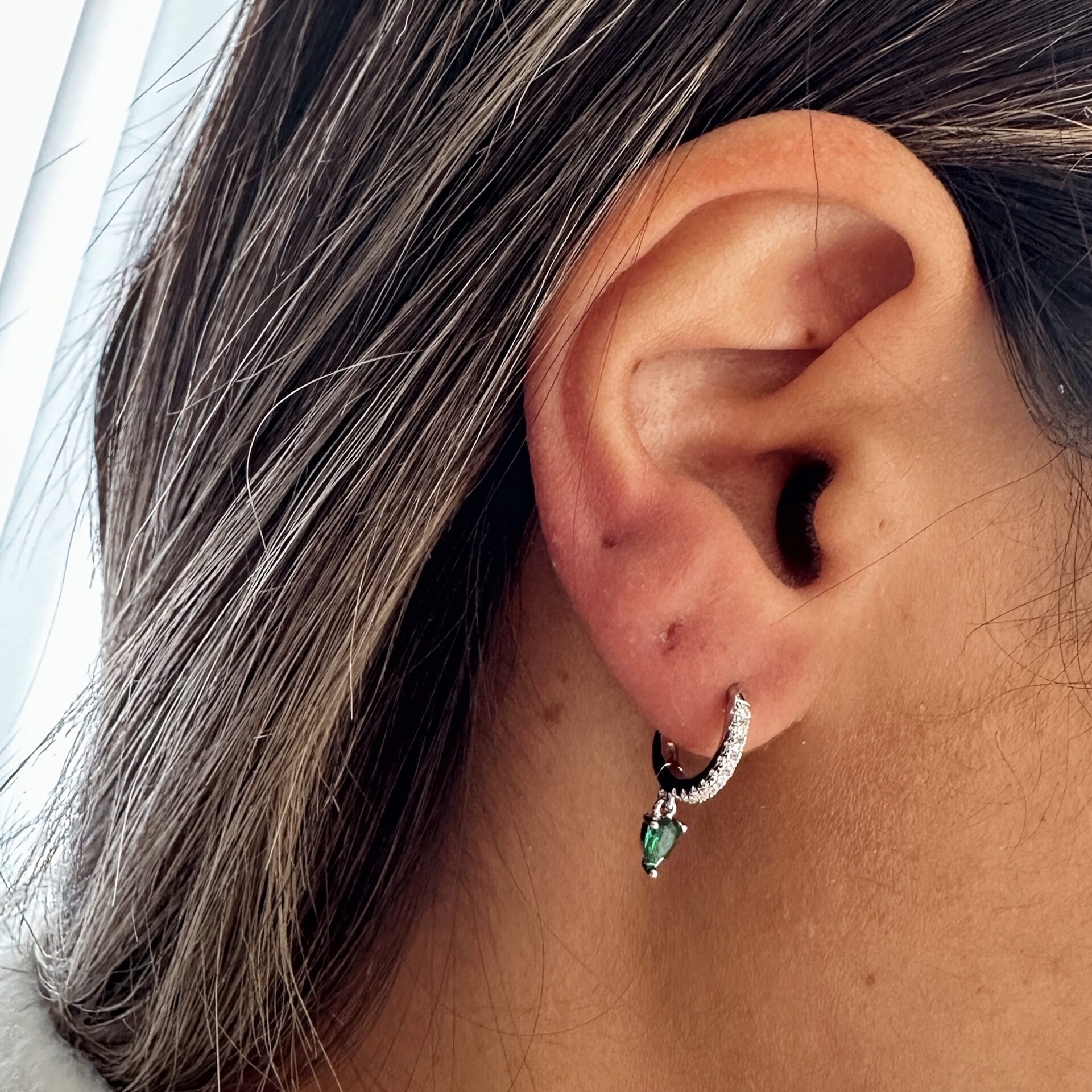 עגיל לינדה שיבוץ ירוק