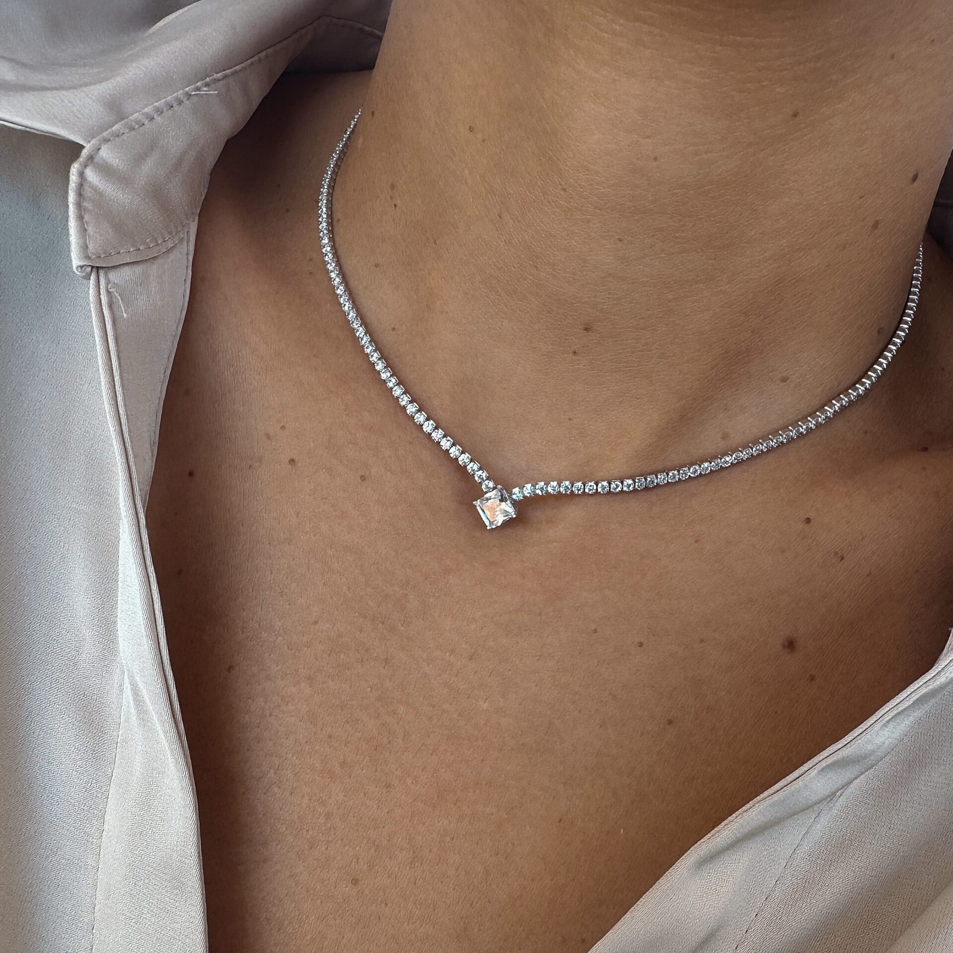 שרשרת טניס קלרה משובץ זרקונים כסף אמיתי 925 עם אבן מרכזית בולטת לנשים