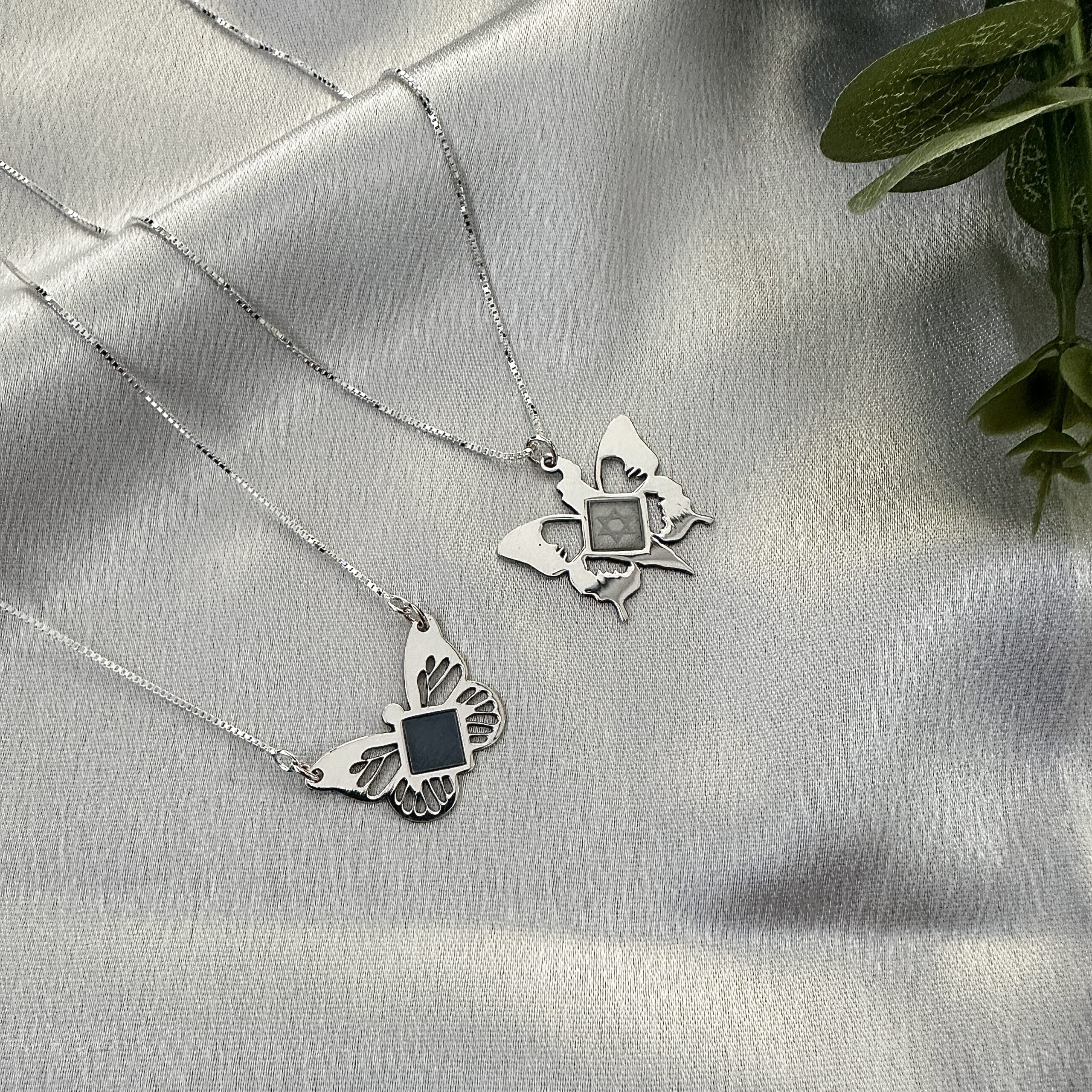 שרשרת כסף 925 פרפר עם שבב ננו המכיל את כל התנ״ך