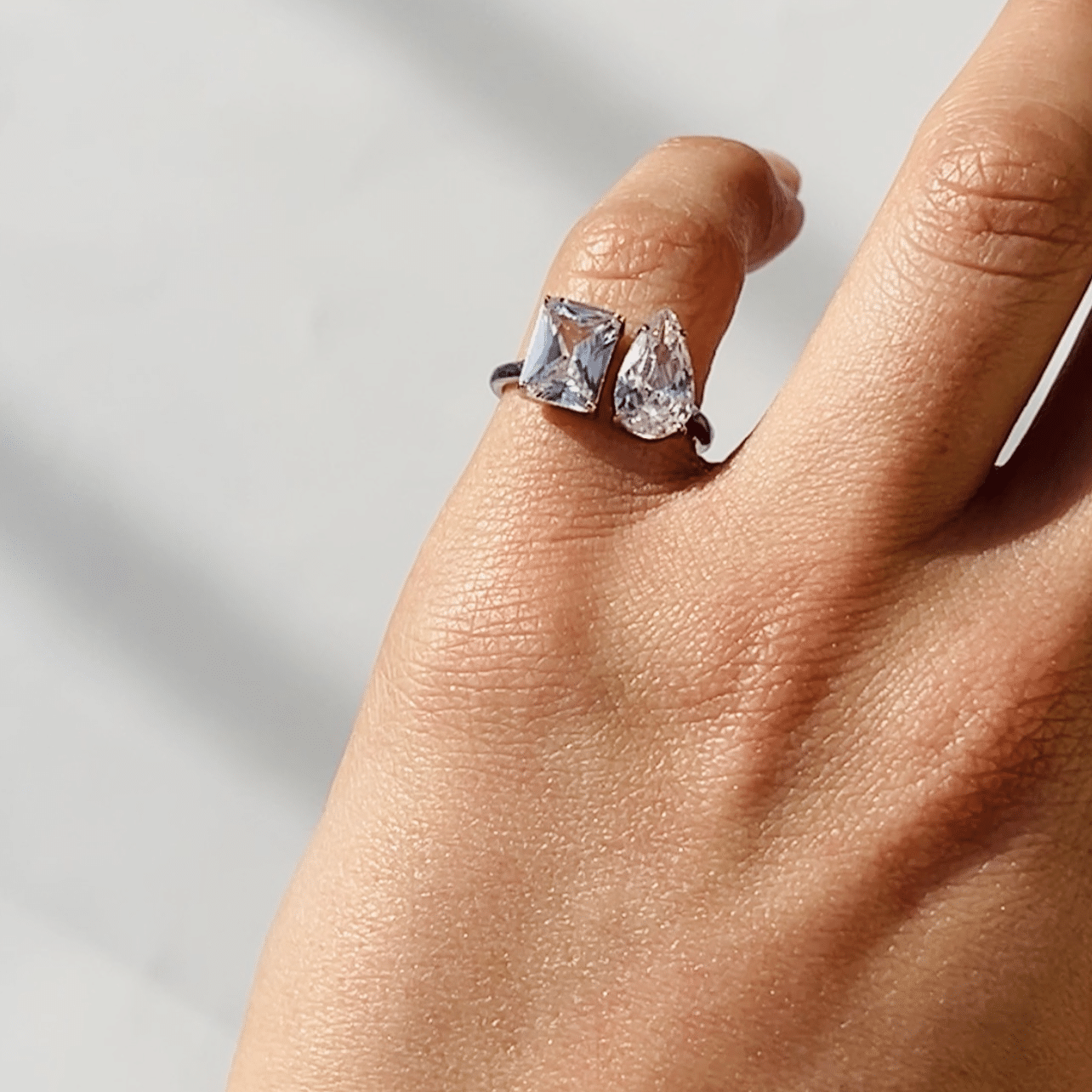 טבעת מור פרינסס כסף 925 עם זירקונים בצורת נסיכה וטיפה על אצבע יד